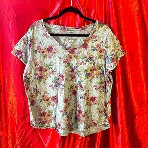 Torrid Gray V-neck Classic Fit T-shirt with flowers 💐